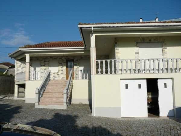 Arrenda-se Moradia Individual T4 com Amplo Terreno –  Vila Nova de Famalicão