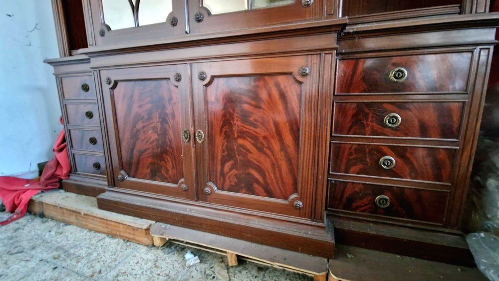 Móvel estilo inglês em Mogno em Bom estado