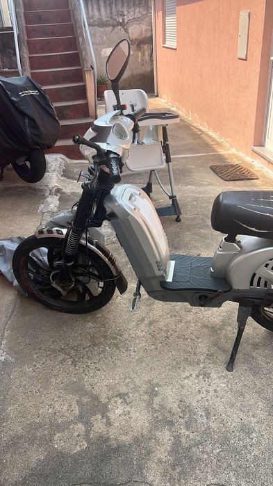 Moto eletrica que necessita de reparos