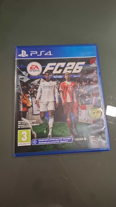 Playstation 4 slim + 1 comando + 4 jogos