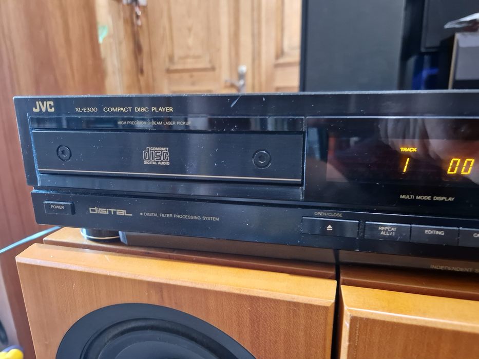 Odtwarzacz plyt CD JVC