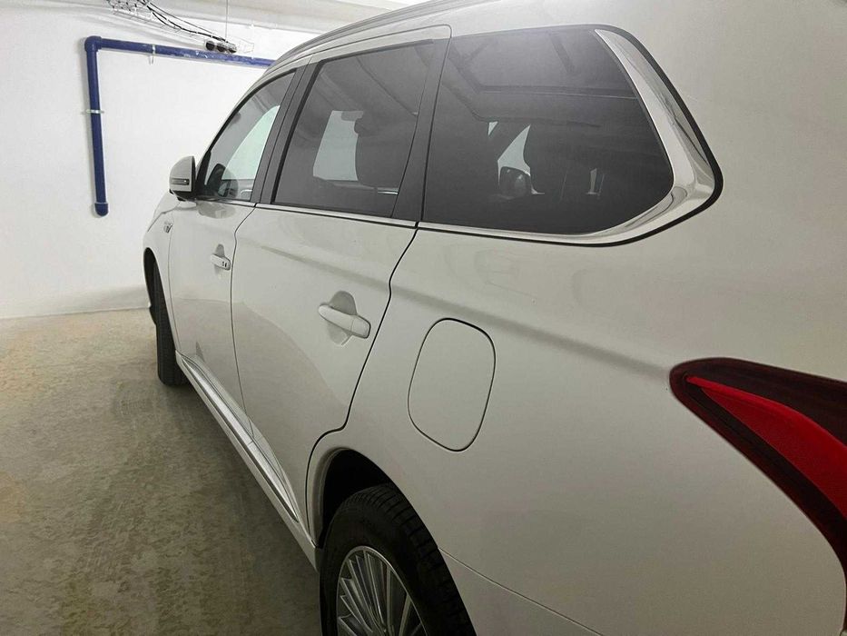 Mitsubishi Outlander 2.4 PHEV INSTYLE