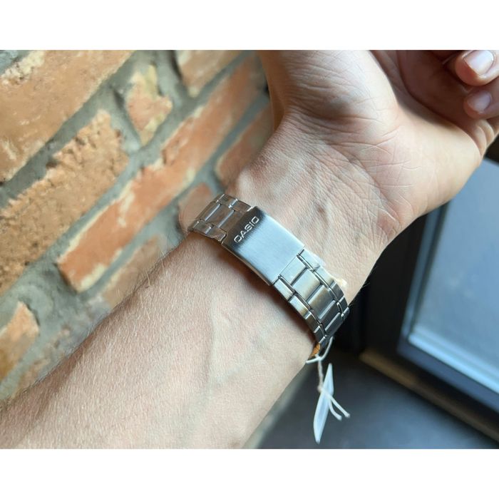 Продам годиник Casio MTP-V006D-1B.