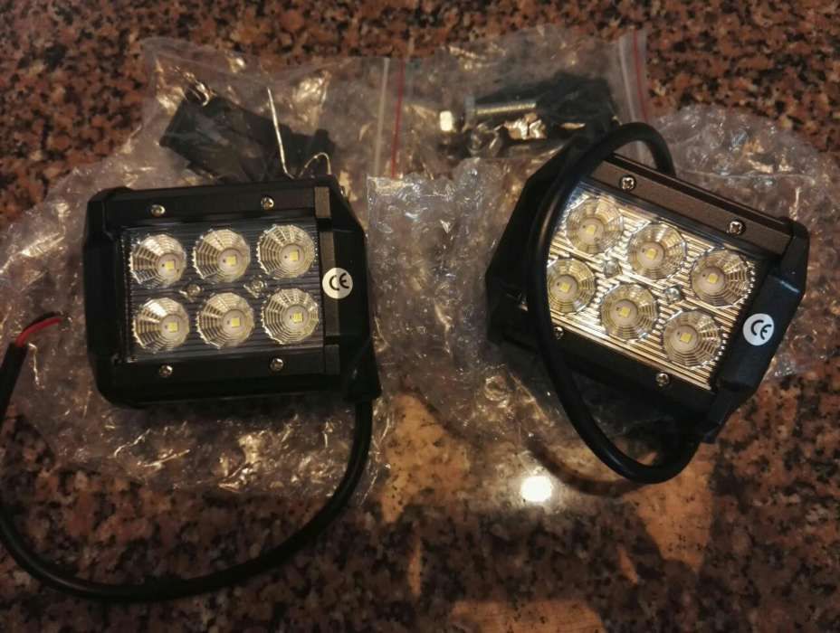 2 projectores LED 18W - Novos