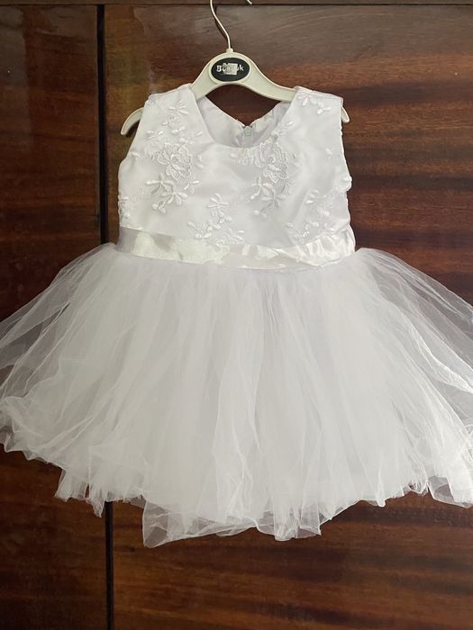 Біла сукня диттяча