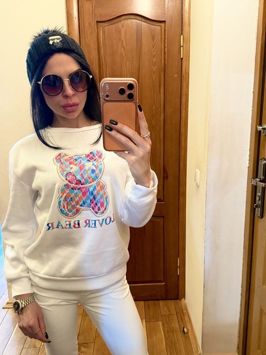 Светр жіночий білий