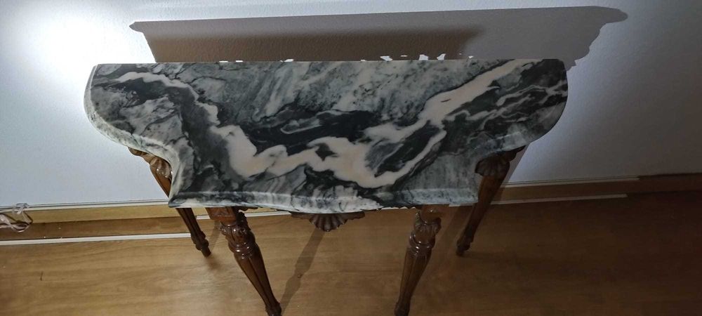 Mesa de Entrada em Madeira com Tampo em Pedra