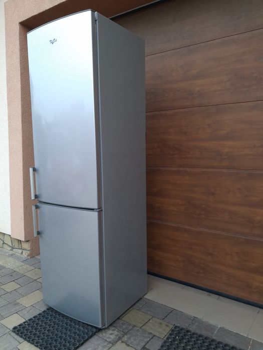 Холодильник Whirlpool.робочий.в гарному стані 200см×60×60.