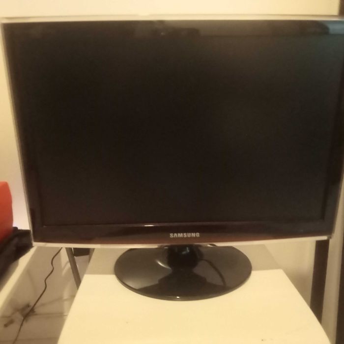 Vendo TV  24 em perfeito estado
