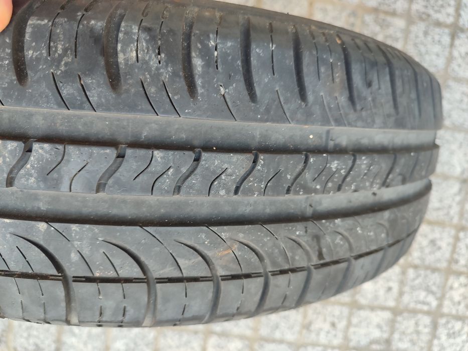 Roda peugeout  ,ou Saxo  com pneu ,tenho uma Fiat uno