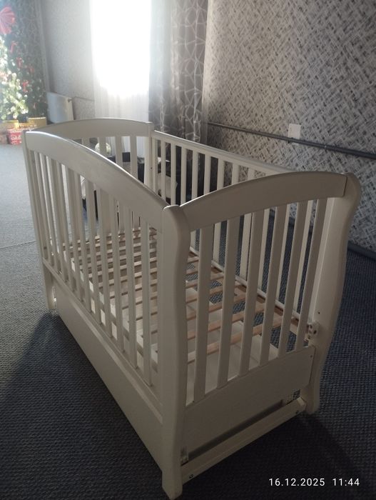 Дитяче ліжечко .