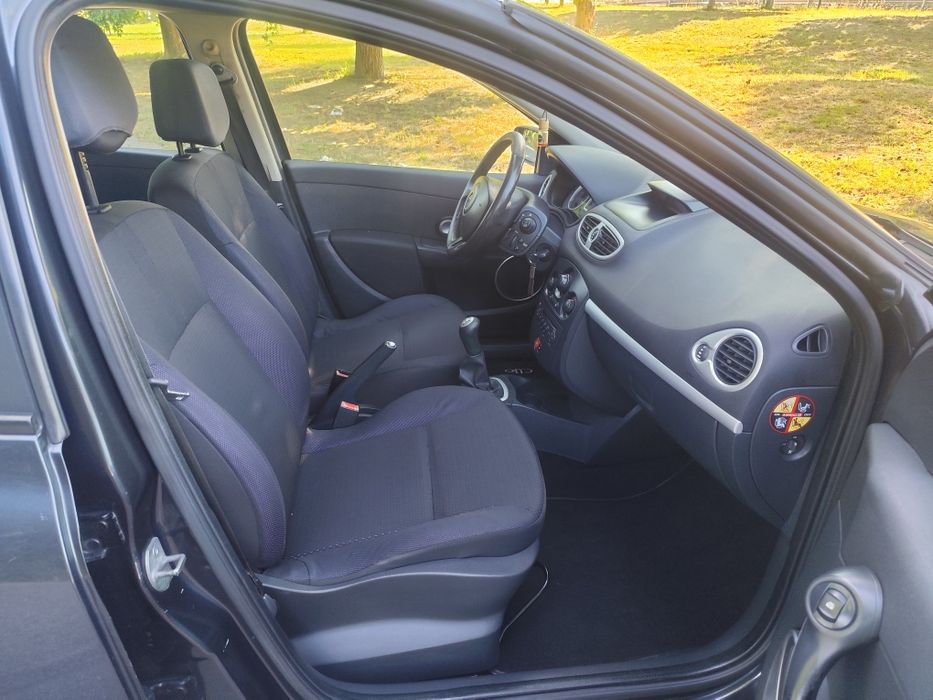 Renault Clio 1.5 DCI 5 lugares 5 lugares ar condicionado bom estado geral