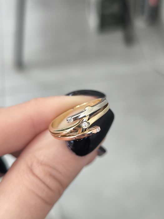 Кольцо золотое с бриллиантами р17.5 (3.74г)