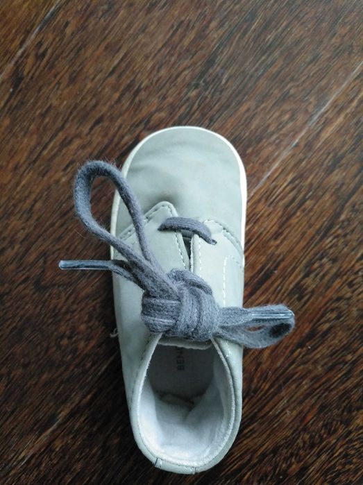 Sapato de bebé cinzentos -benetton