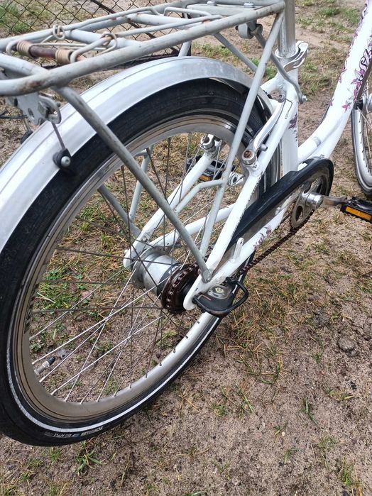 NIEMIECKI rower turystycznomiejski z biegami w piaście i PRĄDNICĄ