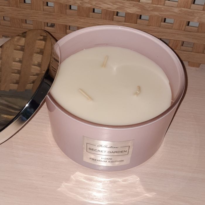 Ароматична свічка Pepco колекції Secret Garden із запахом чай-журавлин