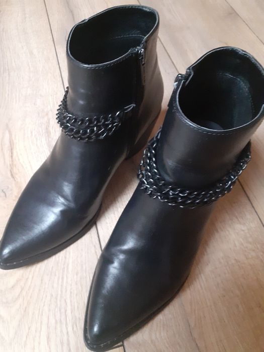 Czarne kowbojki do kostki