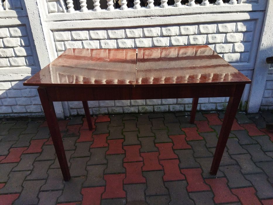 Стіл лакований розкладний