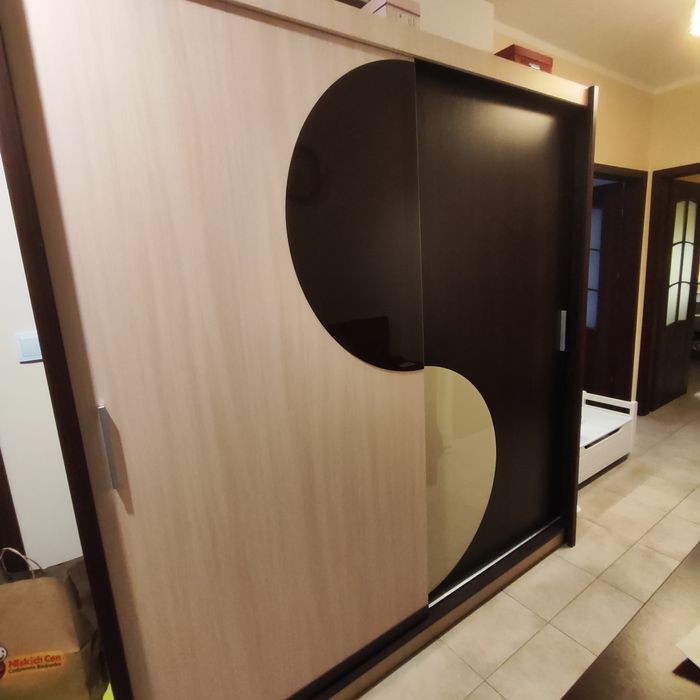 Sprzedam szafę przesuwną