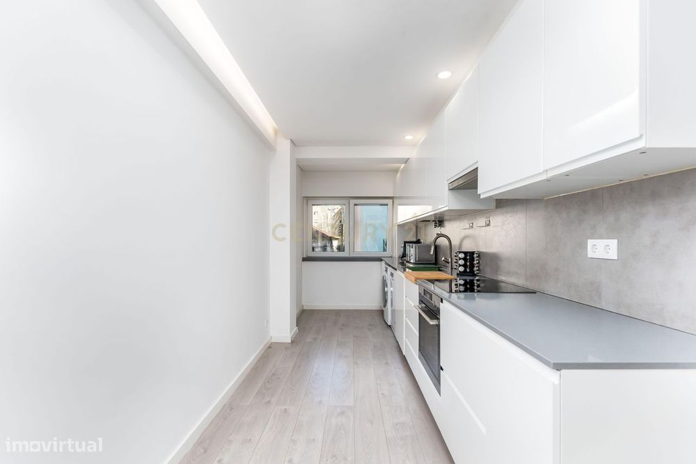 T2 remodelado no centro do Cacém