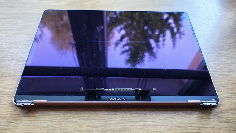 Skrzydło, martyca do Apple MacBook Air 13 cali A1932 - uszkodzona Gold