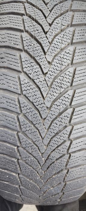 Зимові шини 215/55R17 NEXEN Корея