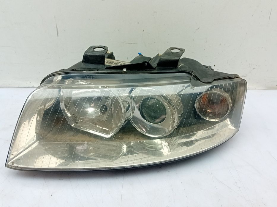 Ótica / farol esquerda AUDI A4 (8E2, B6)