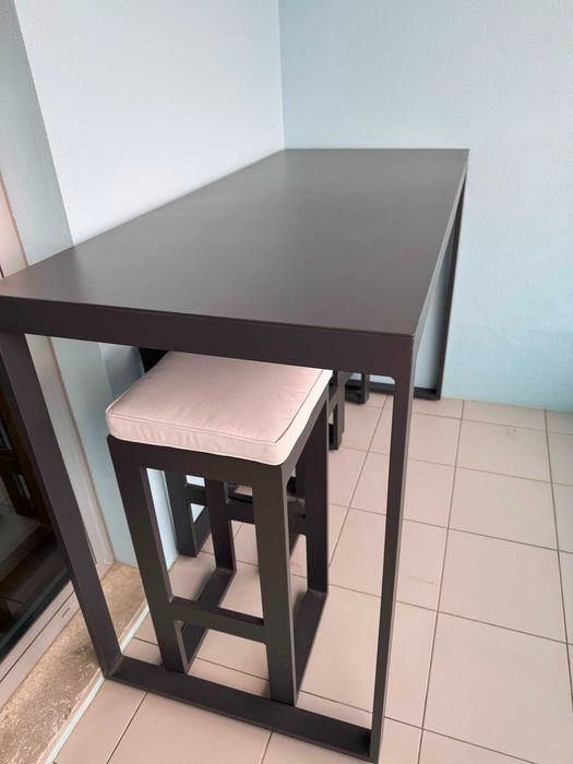 Conjunto de mesa para jardim com 4 bancos