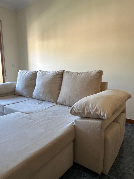 Sofá chaise longue reversivel e dois puffs nos braços
