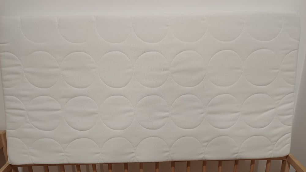 Berço + colchão + muda fraldas