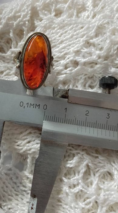 Pierścionek z bursztynem