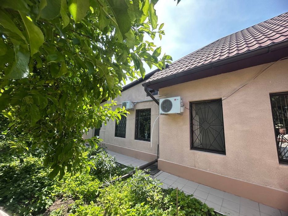 Приватний булинок в Лісках,5-к,6 соток