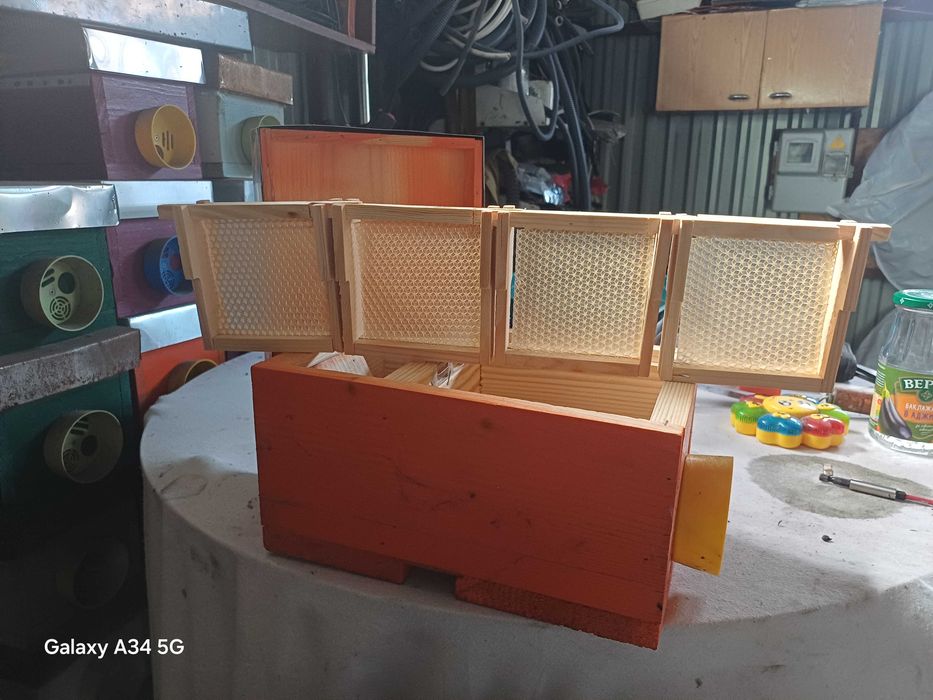 Продам вулики Дадан на 12 рамок у відмінному стані, нові та б/в рамки, нові нуклеуси