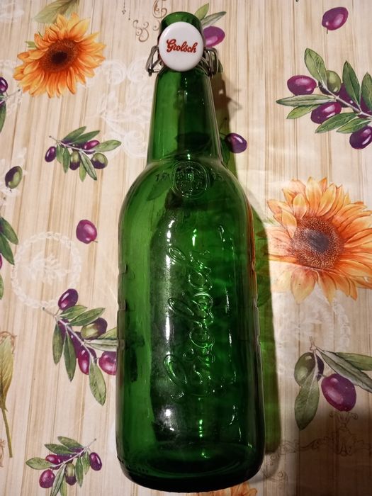Butelka bardzo stara oraz inne rzeczy