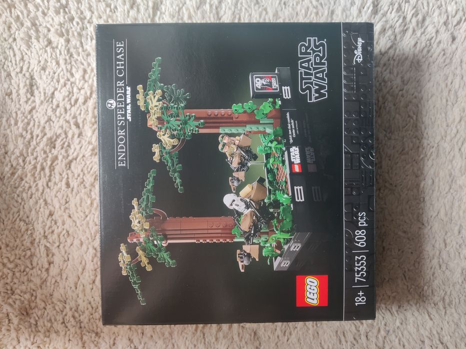Lego Star Wars 75353 Diorama: pościg na ścigaczu przez Endor