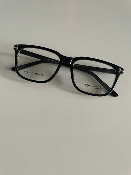 Stylowe okulary, oprawki, zerówki.