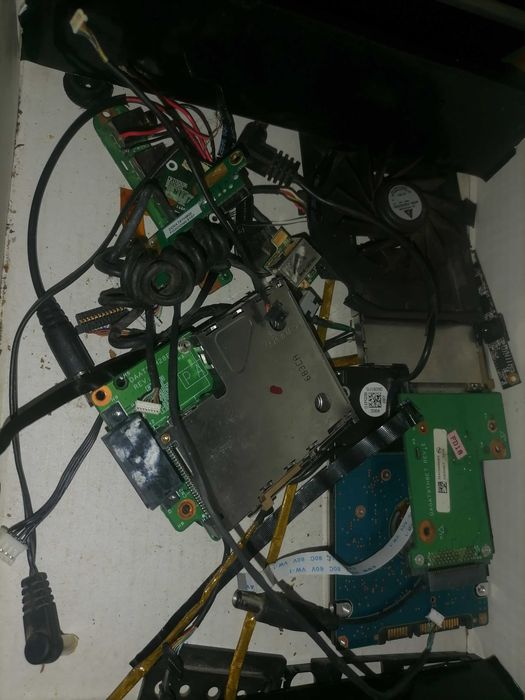 ноутбуки 2 шт разобранном виде ОБМЕН НА СИСТЕМНИК ИЛИ ТЕЛЕФОН