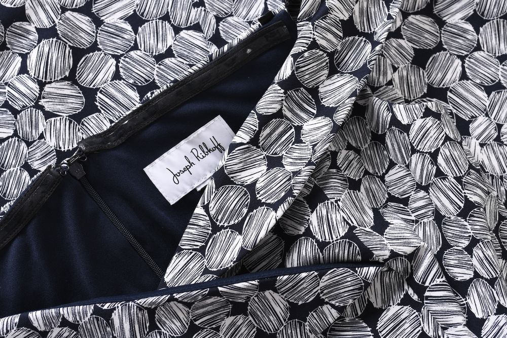 JOSEPH RIBKOFF elegancka sukienka z odsłoniętymi ramionami grochy r 38