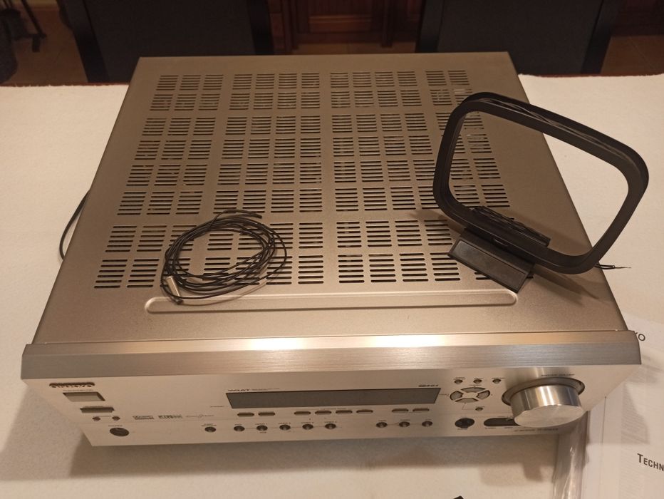 ONKYO TX-SR 600E home theater amplifier
This is an audiophile-quality