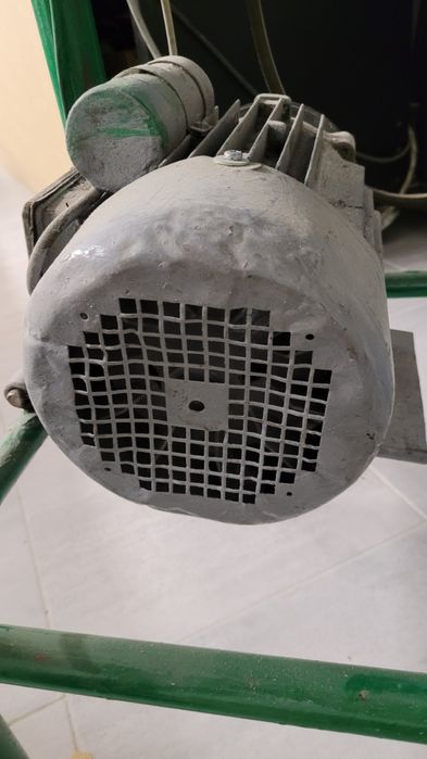 Silnik elektryczny ze stołem, pas.