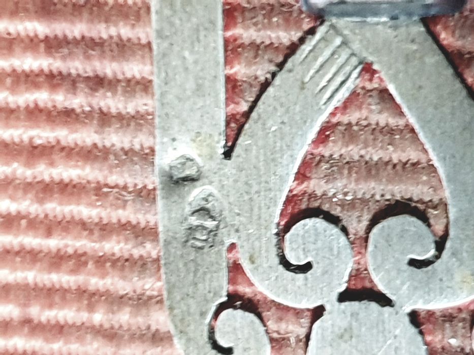 Antigo altar de viagem com lindo crucifixo em prata portuguesa