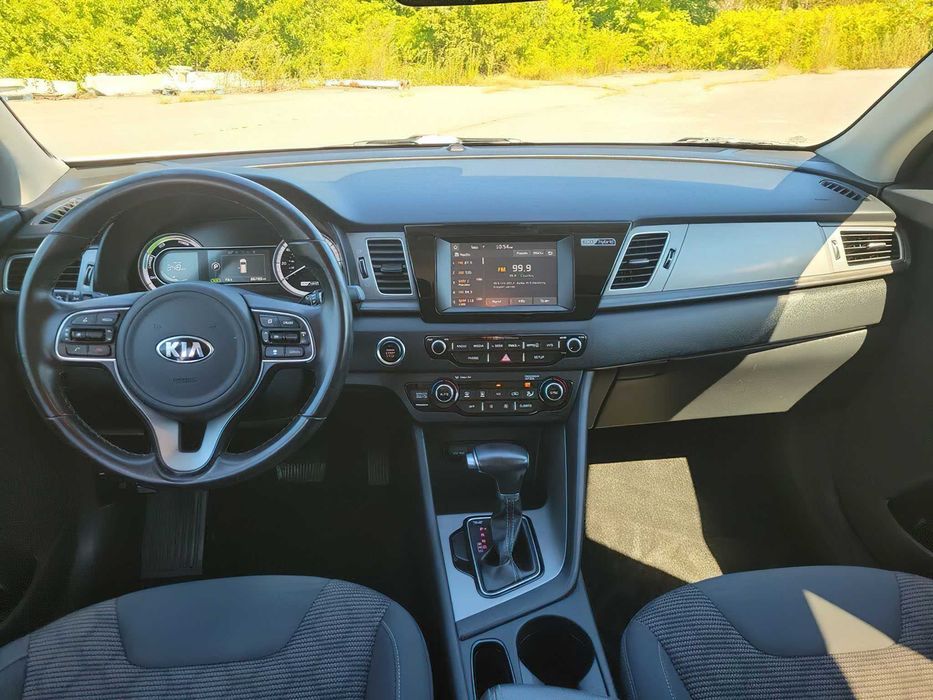 Kia Niro LX      2018