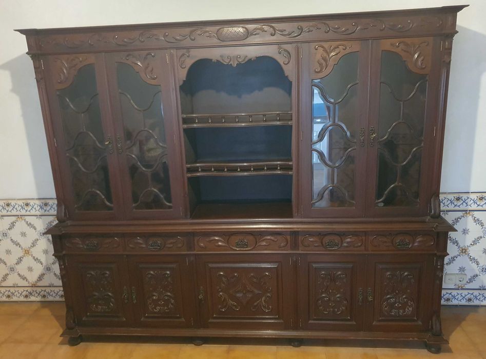 Móvel Cristaleira / Aparador / Louceiro, em mogno maciço