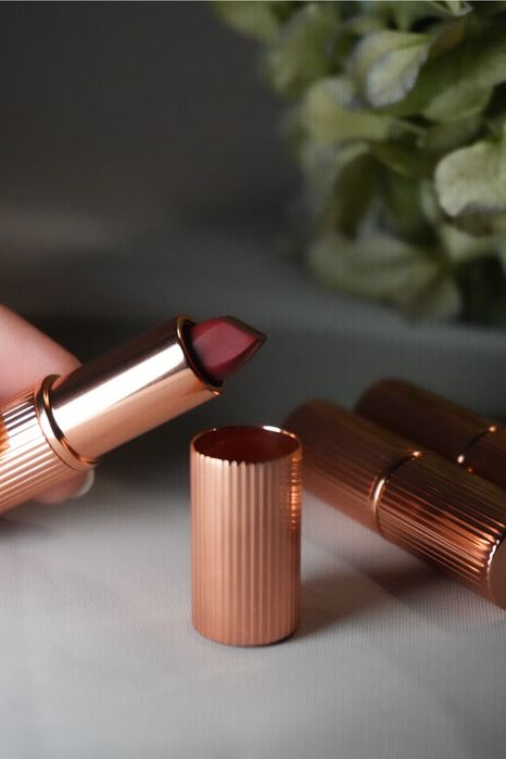 Charlotte Tilbury Matte Revolution помада Walk of No Shame