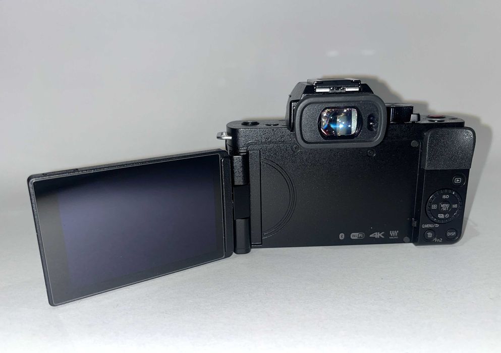 Panasonic Lumix G110V + obiektyw 12‑32 mm + statyw vlogowy – jak nowy!