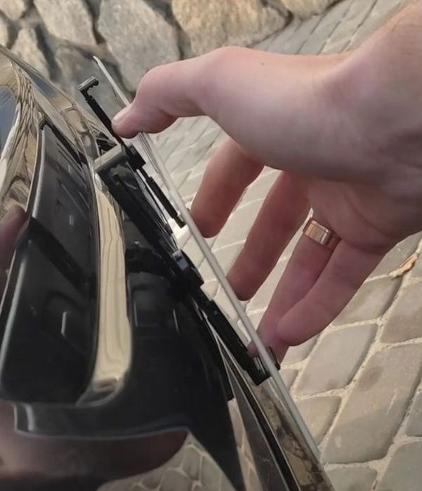 Рамка номера швидкознімна невидимка