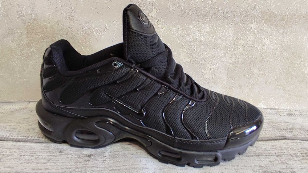 Czarne buty nike air max tn plus nowe 44