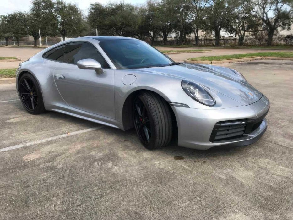 Porsche 911 Carrera 4S      2020