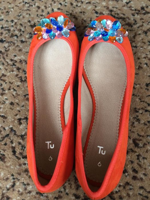 Яскраві жіночі туфлі