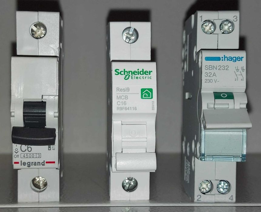 Vários Disjuntor Diferencial trifásico HAGER LEGRAND Schneider ETEK